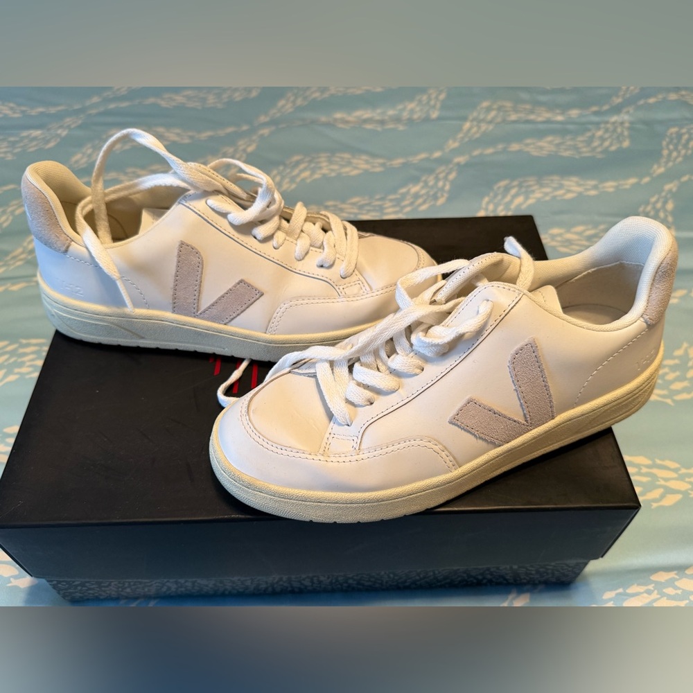 Veja Cream and White Sneakers size 6